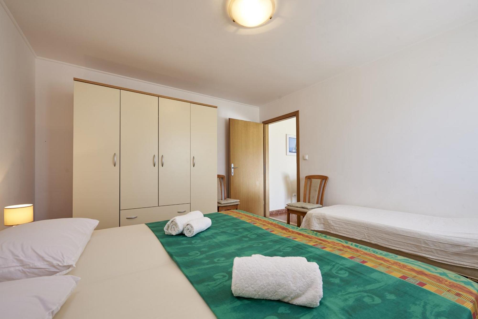 Apartments By The Sea Slatine, Ciovo - 15504 Номер фото